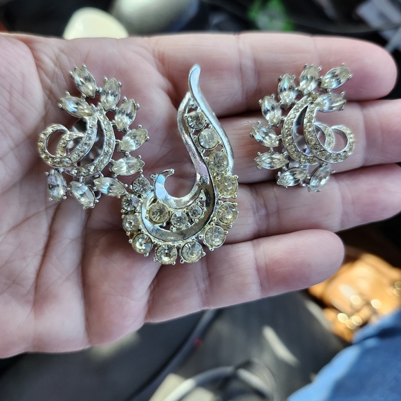 Vintage Swirl Rhinestone Brooch & Earring Demi Set clear silver tone *read - Picture 7 of 15